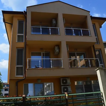 Apartamento в непосредствена близост до плажа Iii *