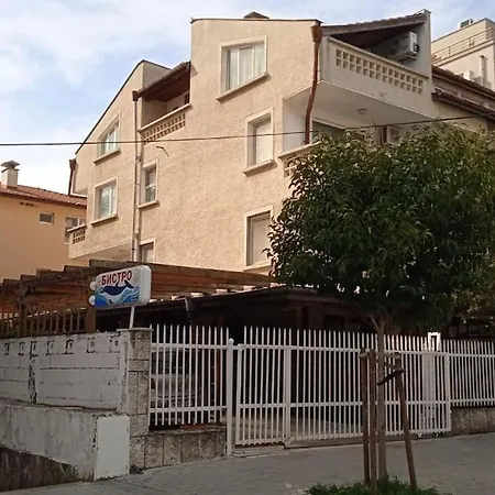 в непосредствена близост до плажа Iii Apartament *