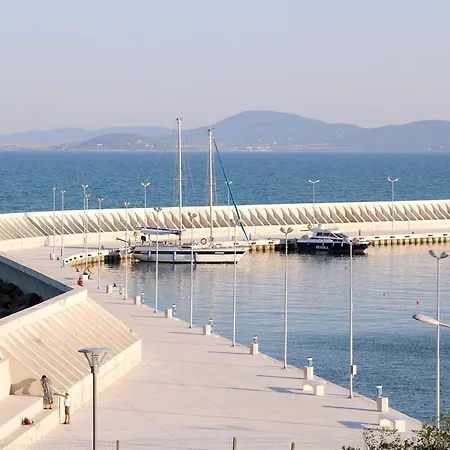 в непосредствена близост до плажа Iii Burgas City