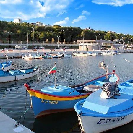 в непосредствена близост до плажа Iii Burgas City