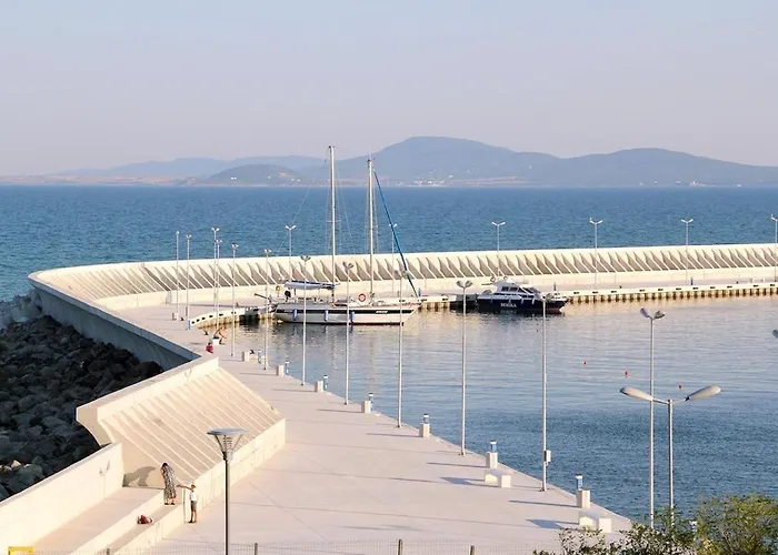 в непосредствена близост до плажа Iii Burgas City